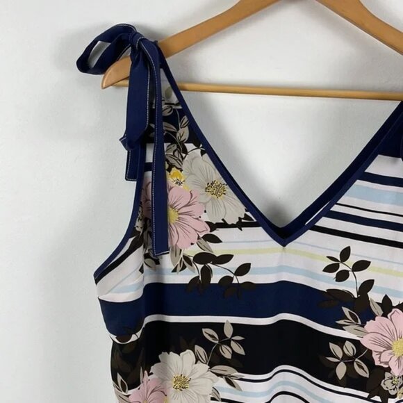 ✨3/$25✨ Guess Delta Bow Tie Floral Print Dress - XL - Picture 3 of 6